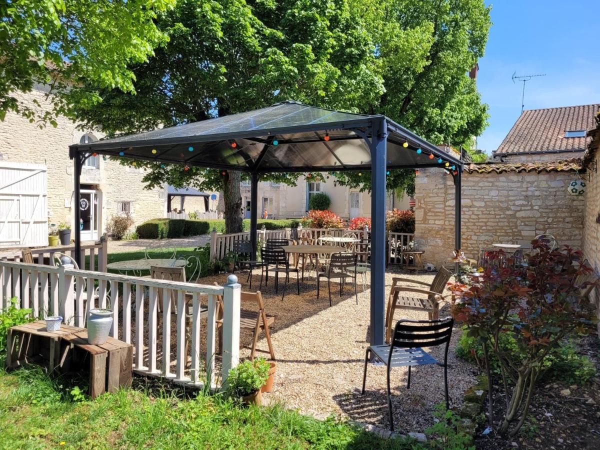 Neuville-du-Poitou ラ ロズレ Bed & Breakfast エクステリア 写真