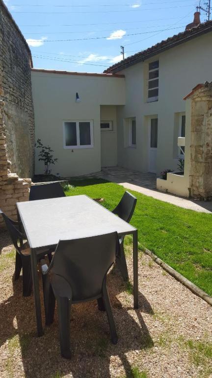 Neuville-du-Poitou ラ ロズレ Bed & Breakfast エクステリア 写真