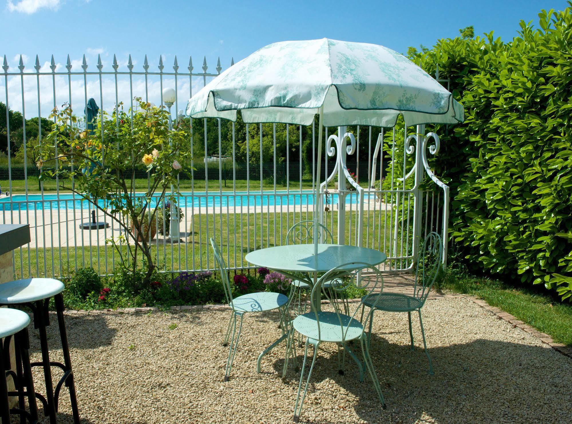 Neuville-du-Poitou ラ ロズレ Bed & Breakfast エクステリア 写真